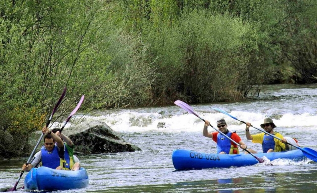 nous avons des canoës biplaces